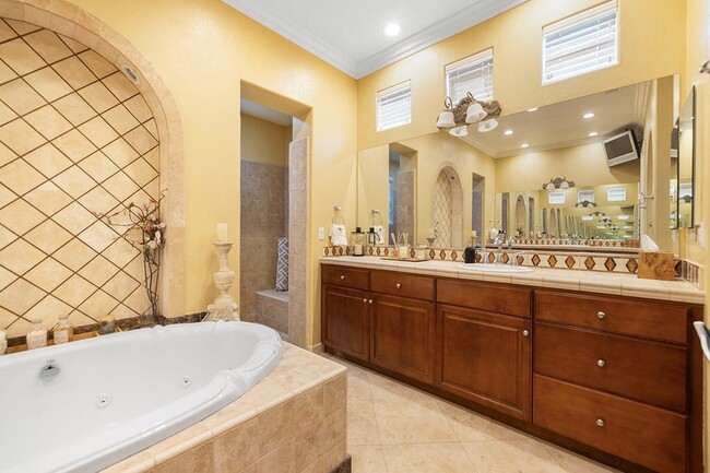 Building Photo - 9 Via Santanella