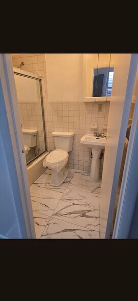 Building Photo - 416 6th St