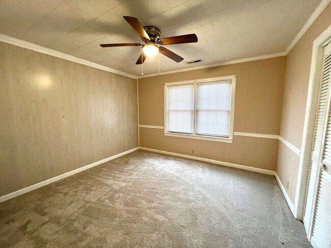 Building Photo - 3 Bed 1.5 Bath House in Belhaven