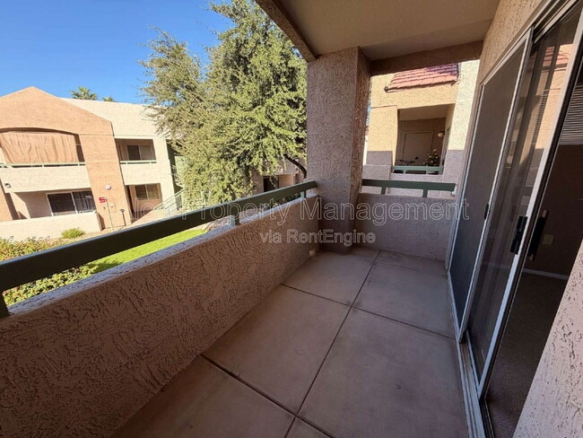 Building Photo - 1295 N Ash St