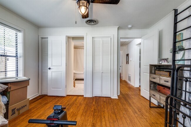 Building Photo - 5415 Dartmouth Ave