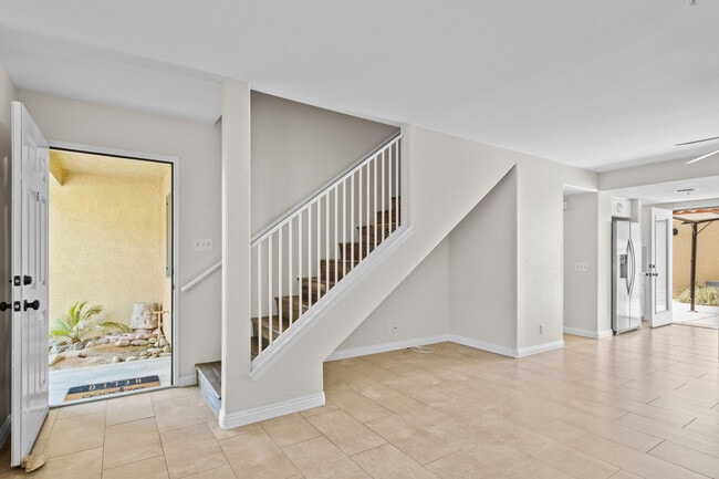 Building Photo - 424 Tava Ln