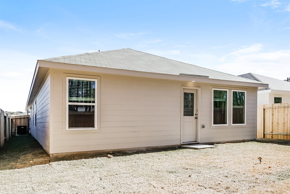 Building Photo - 325 Woodland Hills Dr