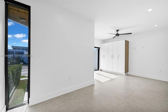 Building Photo - 8871 SW 28th St