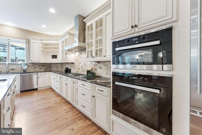 Building Photo - 829 Golden Arrow St