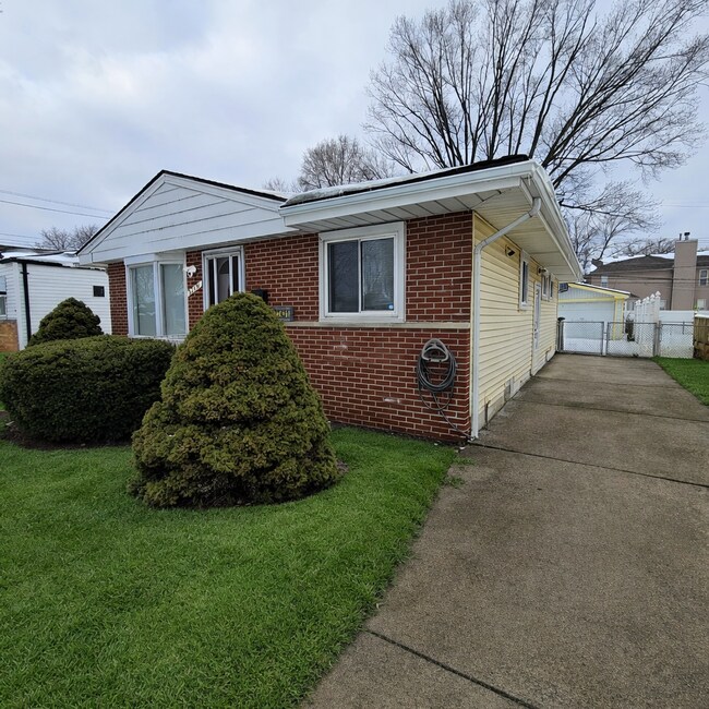 Building Photo - 3BR / 2BA Home in St. Clair Shores w/ Finished Basement, 3-Season Room & 2-Car Garage