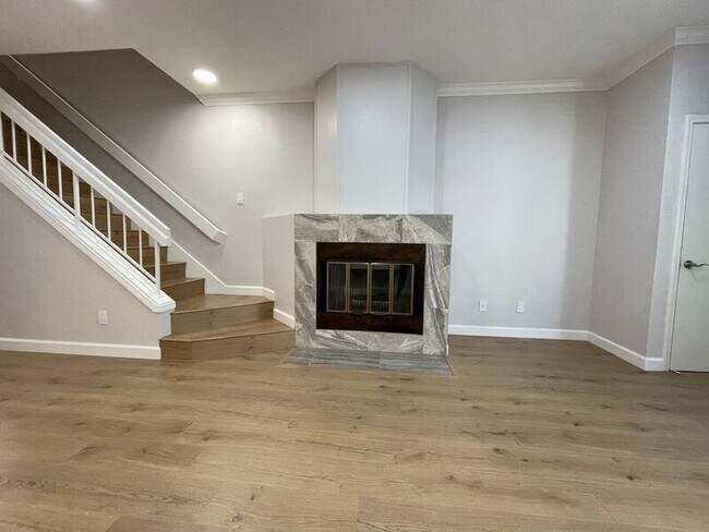 Building Photo - 964 Belmont Terrace