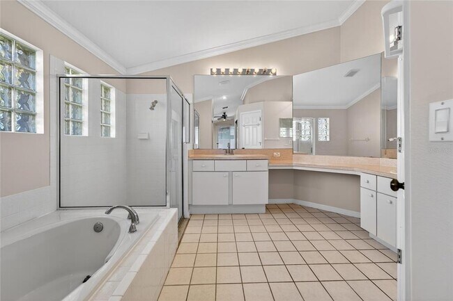 Building Photo - 4517 Oak River Cir