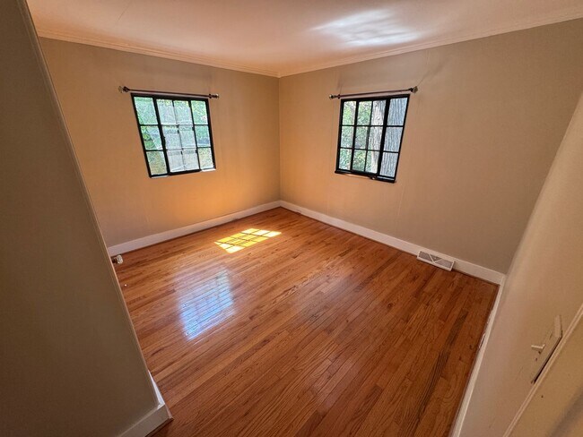 Building Photo - 2611 Sherwood St