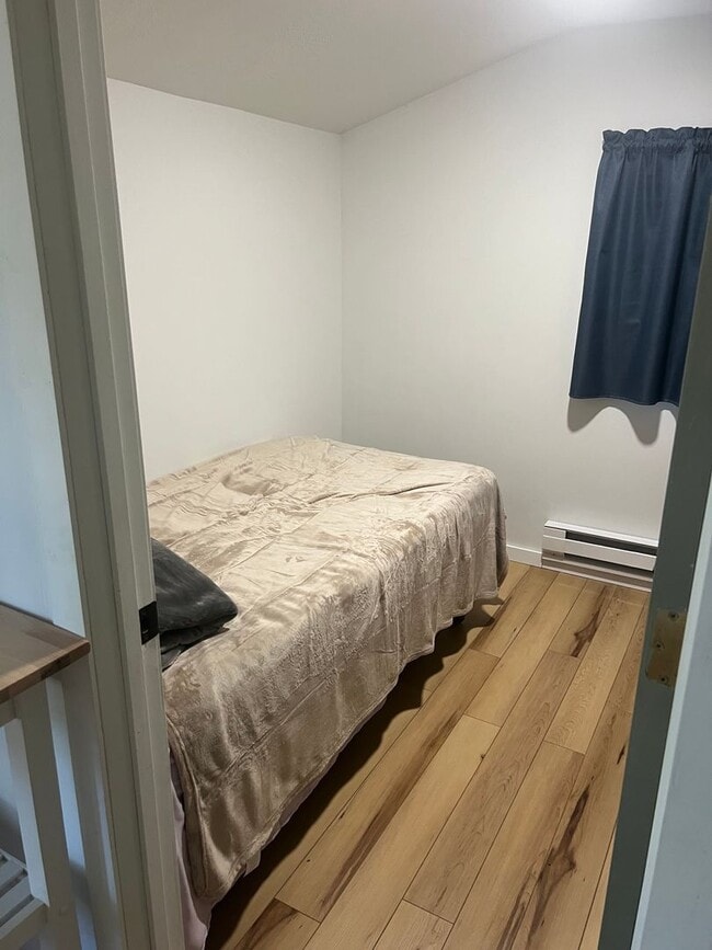 Building Photo - Great location with deeded access to Bauneg Beg Pond