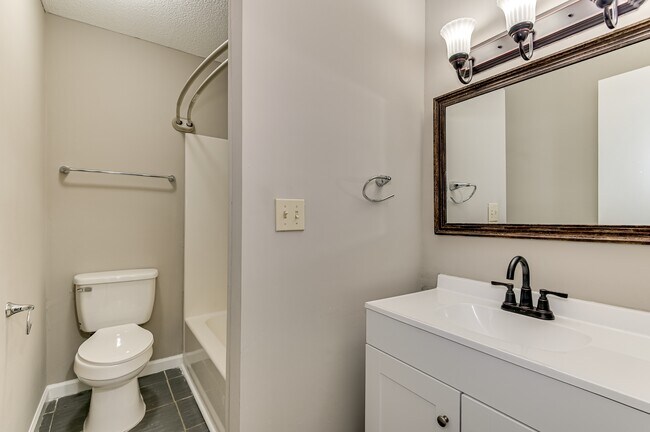 Building Photo - 2960 Glenn Hills Dr