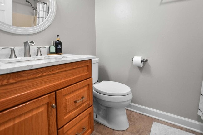 Building Photo - Pet Friendly Three Bedroom!