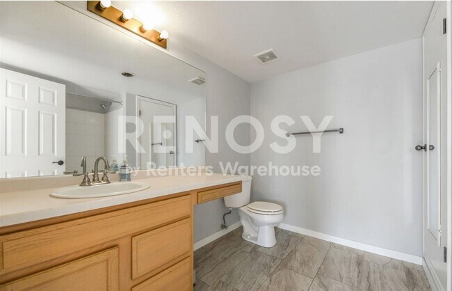 Building Photo - Modern Comfort and a Garage in Prime Aurora Location