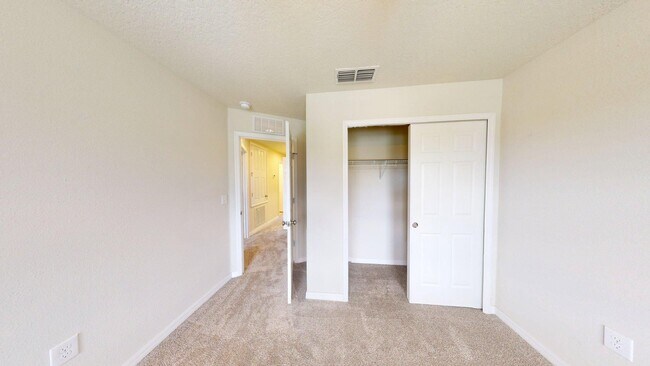 Building Photo - 3 BR 2.5 BA   TOWNHOME  - Bayberry Subdivi...
