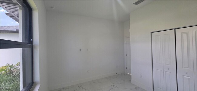 Building Photo - 1631 NE 34th St