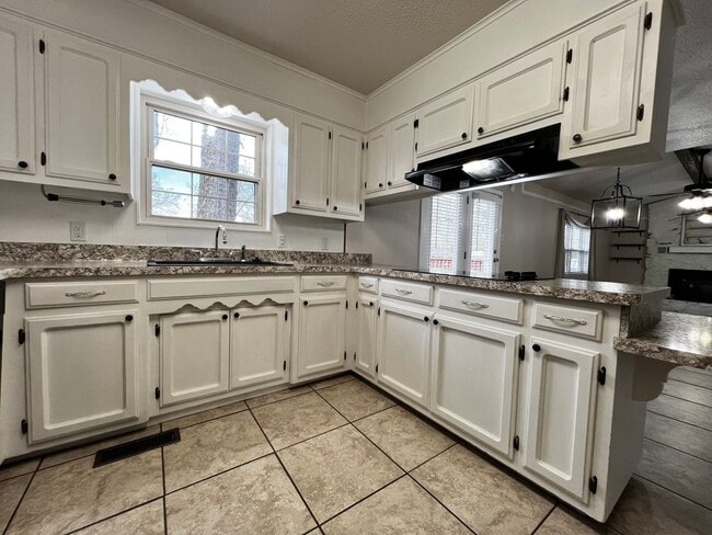 Building Photo - 895 Marion Anderson Rd