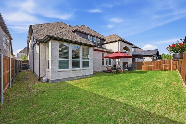 Building Photo - Luxury 5 bed 7 bath two story in Rockwall with grand double doors, soaring 19 foot ceilings, chef...