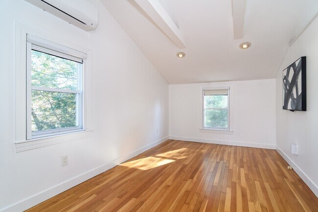 Building Photo - 7 Ferndale Rd