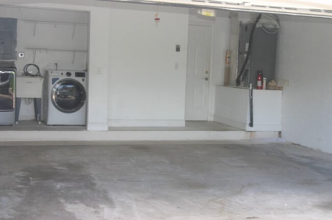 Building Photo - 7588 Parkside Ln