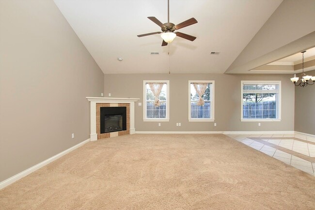 Building Photo - Charming 3 Bedroom/2 Bath in Mill Creek Manor with Spacious Garage