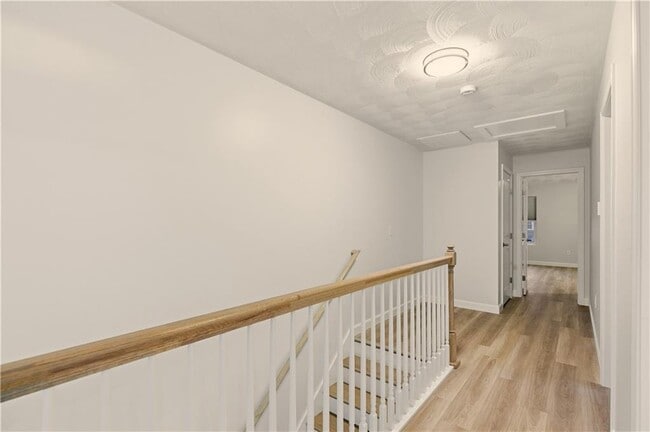 Building Photo - 45 Windsor Rd