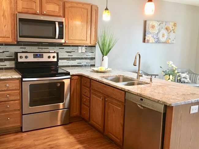 Building Photo - 5306 Meadowlark Ln