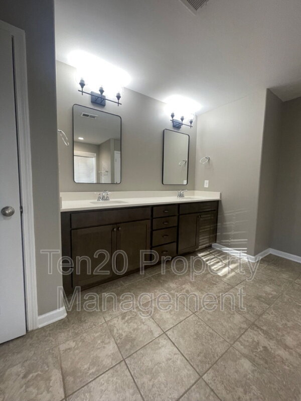 Building Photo - 236 Cedar Wy