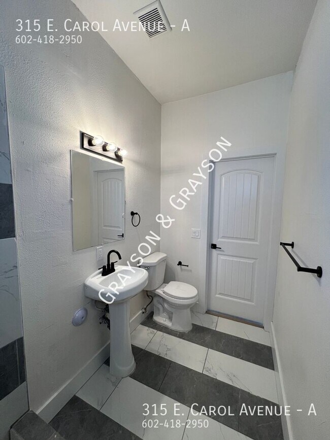 Building Photo - 315 E Carol Ave