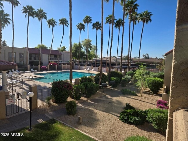 Building Photo - 8649 E Royal Palm Rd