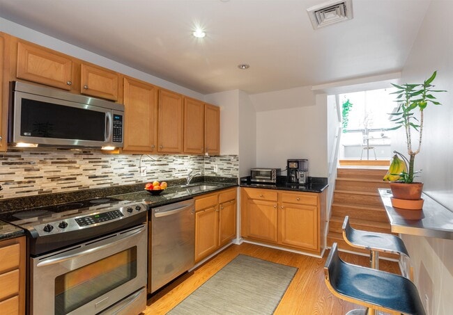 Building Photo - 689 Marin Blvd