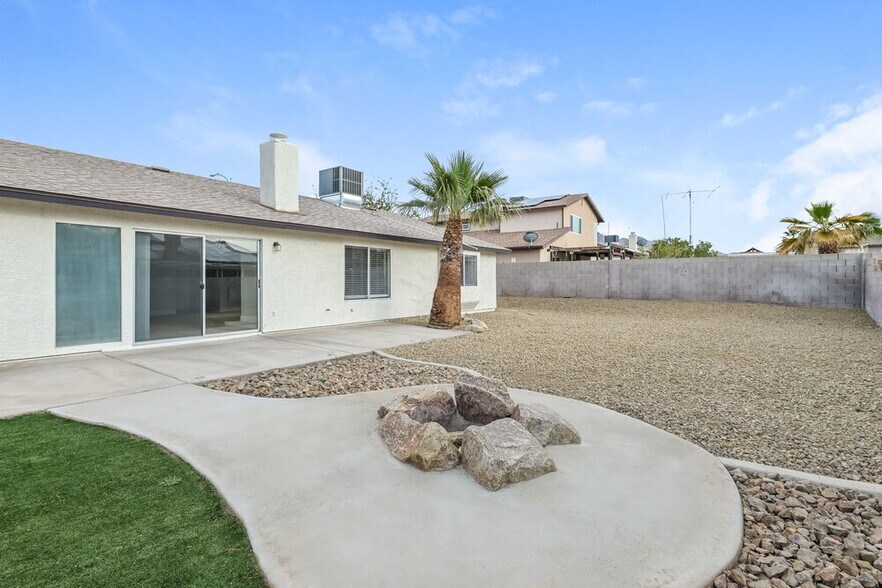 Building Photo - 832 Cherry Dr