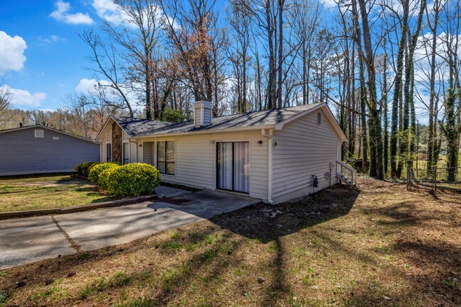 Building Photo - Charming Newly Renovated Home with Modern ...