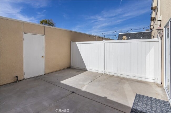 Building Photo - 19216 Hamlin St