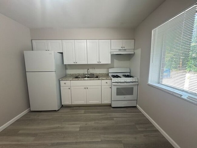 Building Photo - Conveniently located 2bed/1bath Bridgeton ...