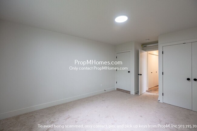 Building Photo - Well-Designed 1-Bedroom Duplex in Vibrant ...