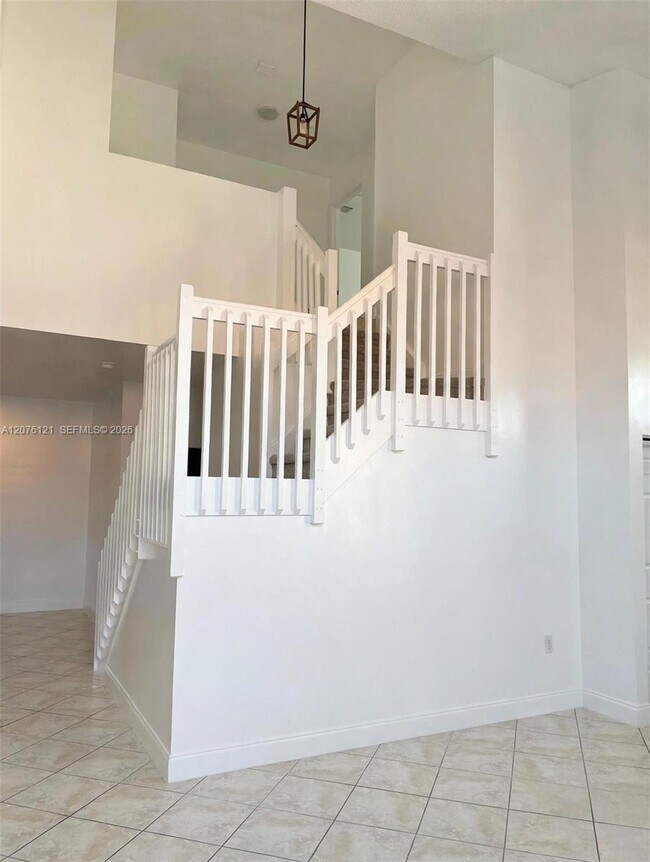 Building Photo - 15616 NW 12th Manor