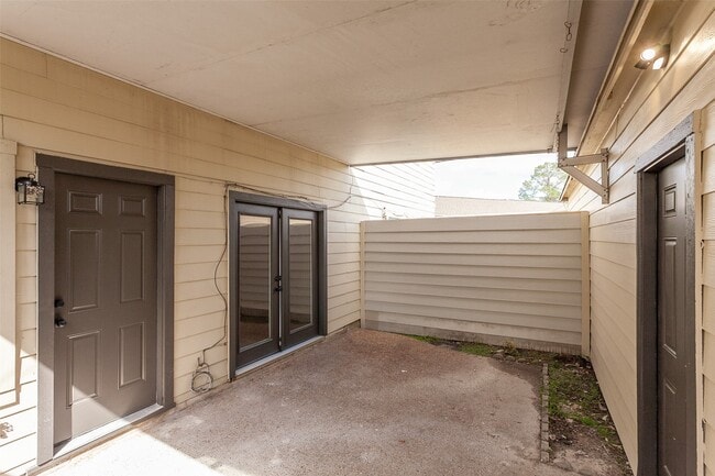 Building Photo - 6317 Ivanhoe Ln