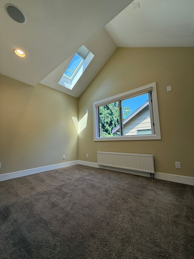 Building Photo - Fabulous Queen Anne Home with LOTS of EXTRAS!