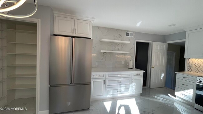 Building Photo - 2 Karen Ct