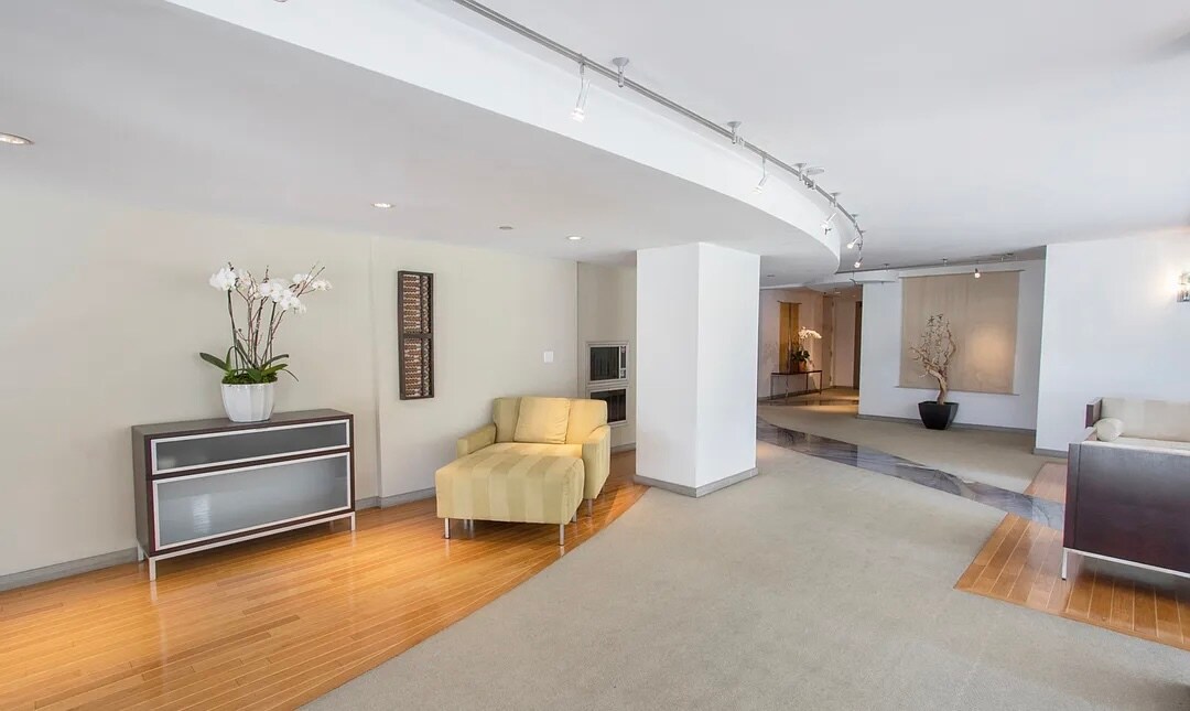 Building Photo - 535 Ocean Ave