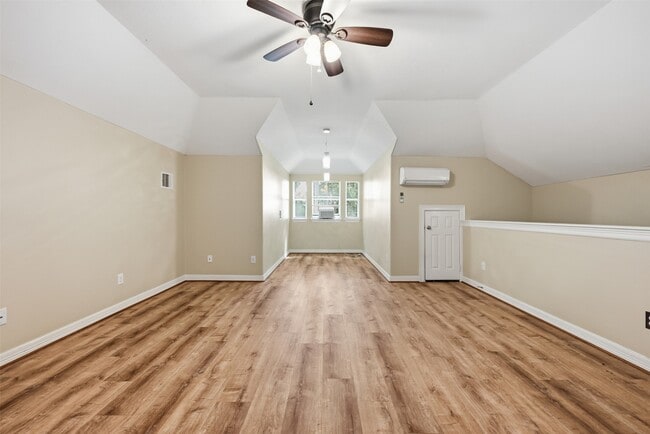 Building Photo - 25203 Oak Villa Dr