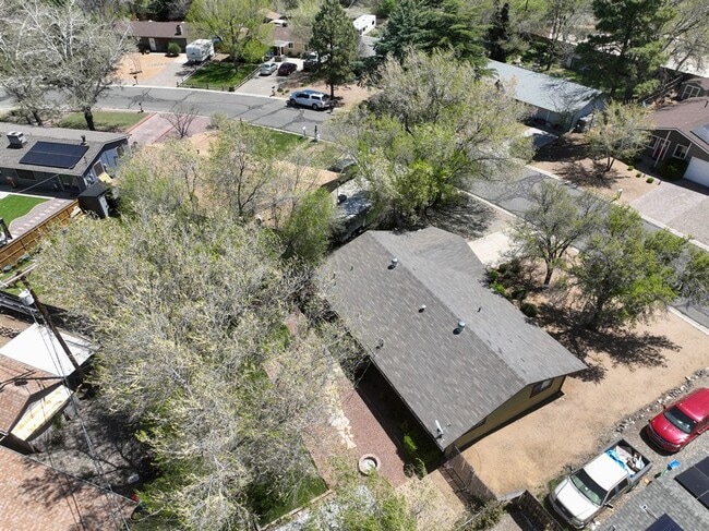 Building Photo - Newly Remodeled 3 Bed, 2 Bath Home with 1 ...