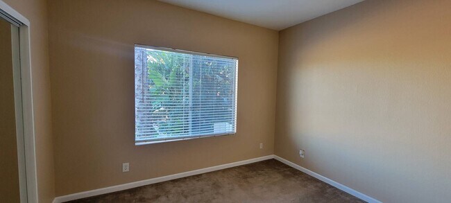 Building Photo - Updated 2 Bed, 2 Bath 2-Story Condo with Garage