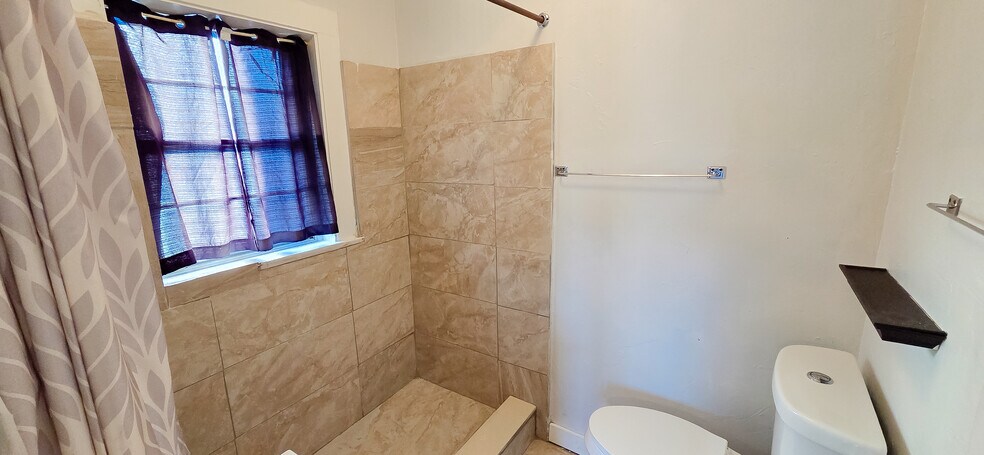 Building Photo - 306 Taylor Ave