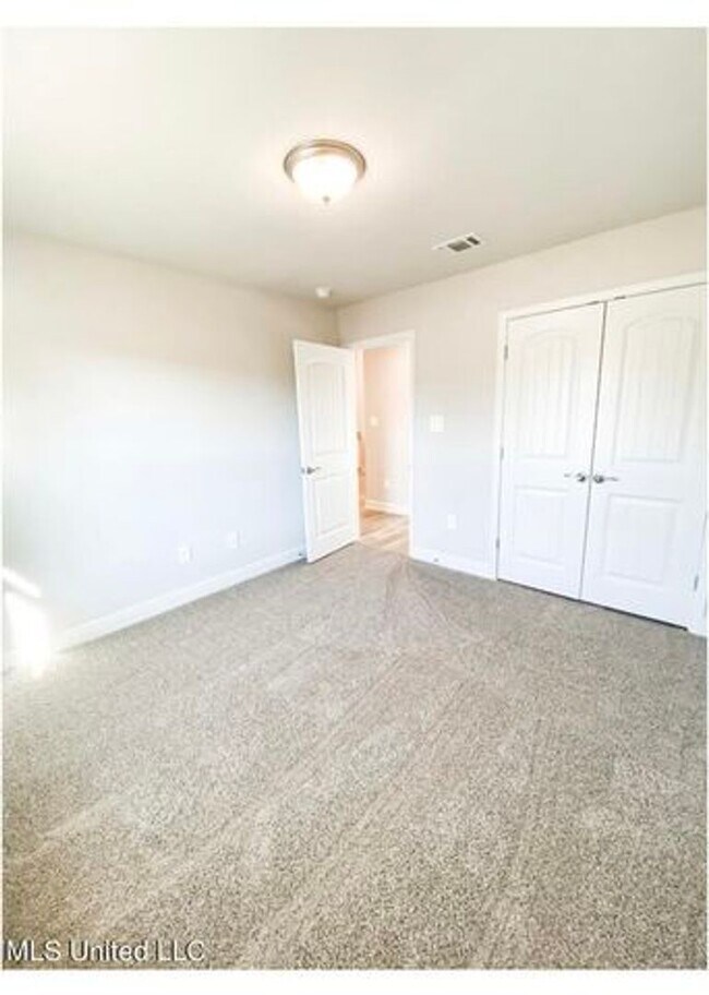 Building Photo - Luxury 4 bedroom 3 bath Home for rent
