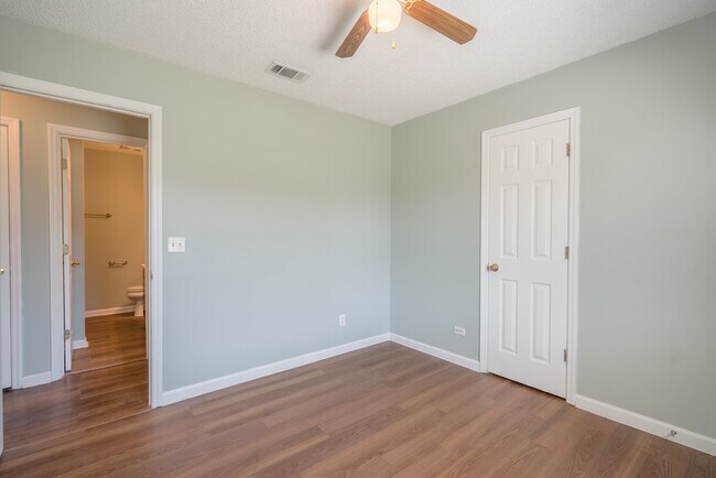 Building Photo - 1464 Flo Zechman Dr