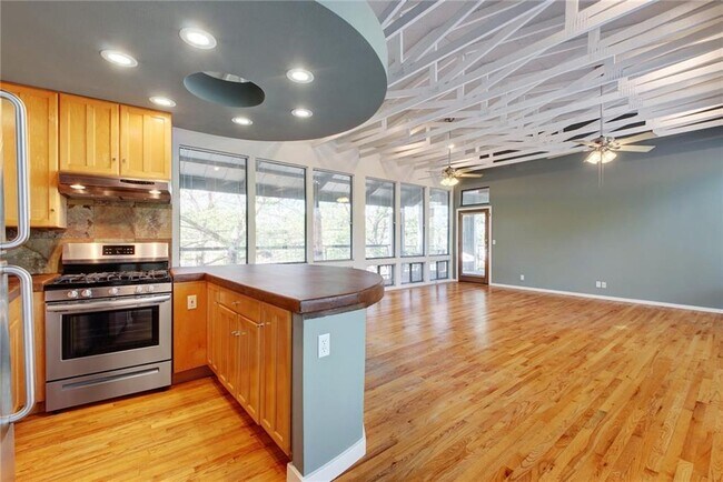 Building Photo - 1308 W N Loop Blvd