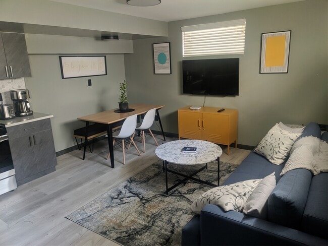 Building Photo - 520 Broadway