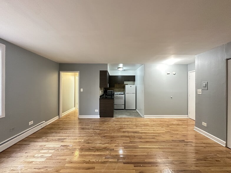 Building Photo - 1515 W Morse Ave
