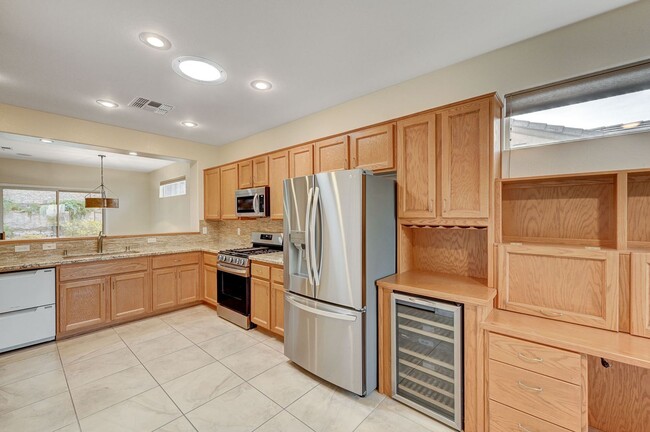 Building Photo - 2/2 BEAUTIFUL Single Story in Sun City Ant...